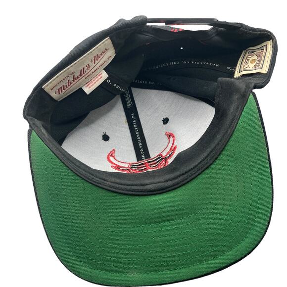 Chicago Bulls Baseball Hat Mitchell & Ness Hardwood Classics Wool Black Red - Picture 4 of 11